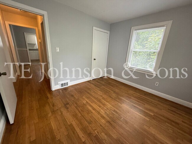 Building Photo - Charming Renovated 3BR Home