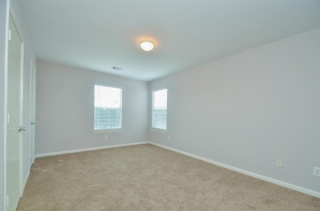 Building Photo - 12039 Madison Oak St