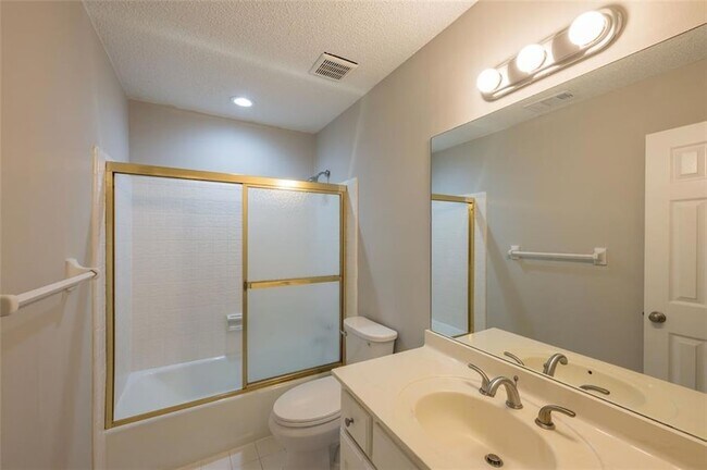 Building Photo - 4648 Calumet Cir NW