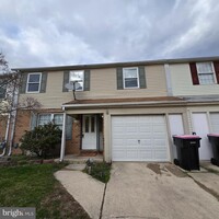 Building Photo - 206 Hollybush Pl