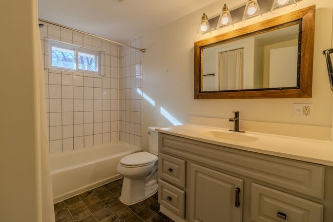 Building Photo - Classic Ranch Just Minutes from TC’s Best