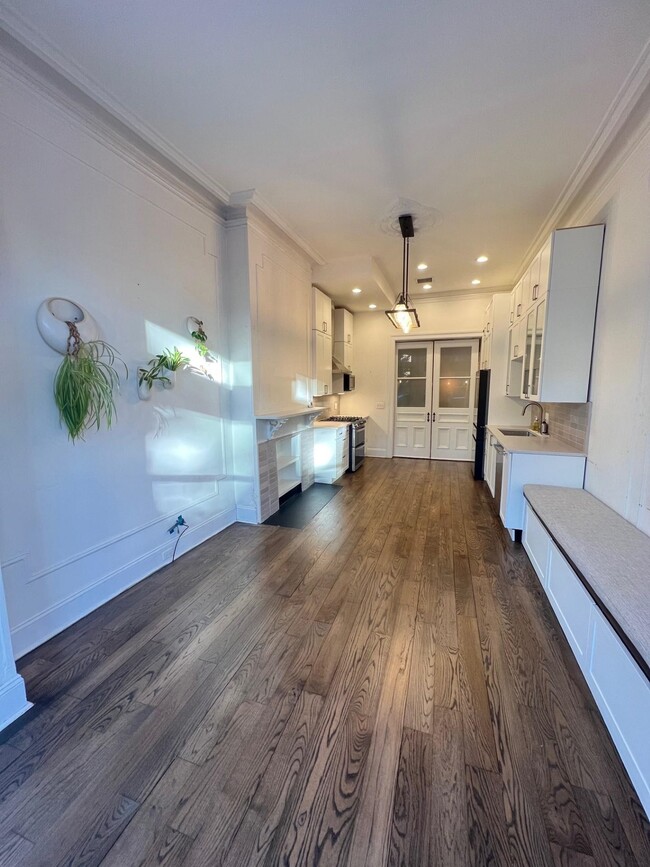 Building Photo - 122 Mercer St