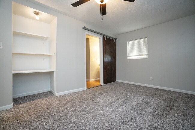 Building Photo - 5707 N Bogart Ln