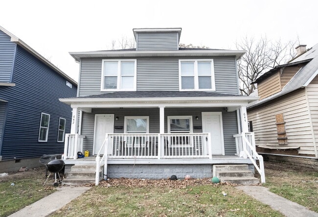 Primary Photo - 642 N Parker Ave
