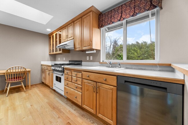 Building Photo - Steilacoom Split Entry