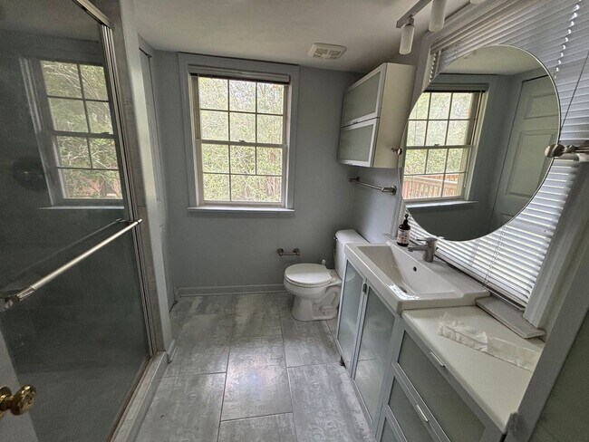 Building Photo - Fully Furnished 1/1 Just Minutes from Casc...