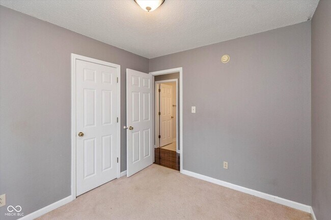 Building Photo - 1009 Ebony Cir