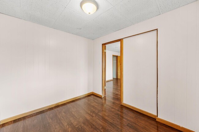 Building Photo - 37 Pearsall Ave