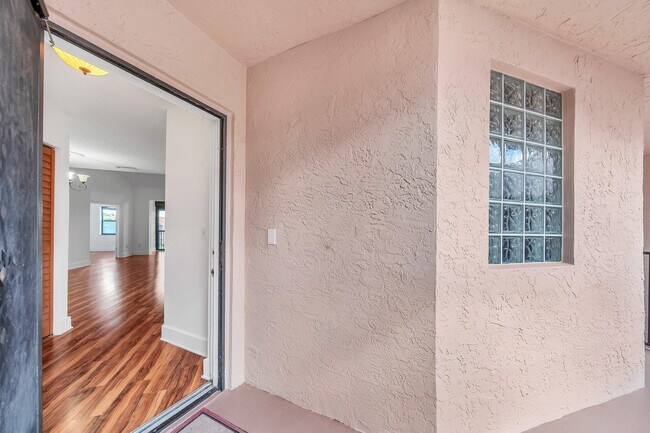 Building Photo - 4111 Coral Tree Cir