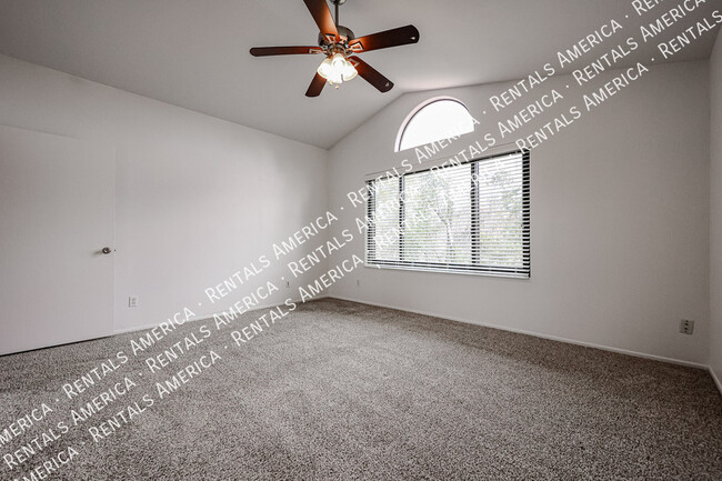 Building Photo - 967 E Rockwell Dr