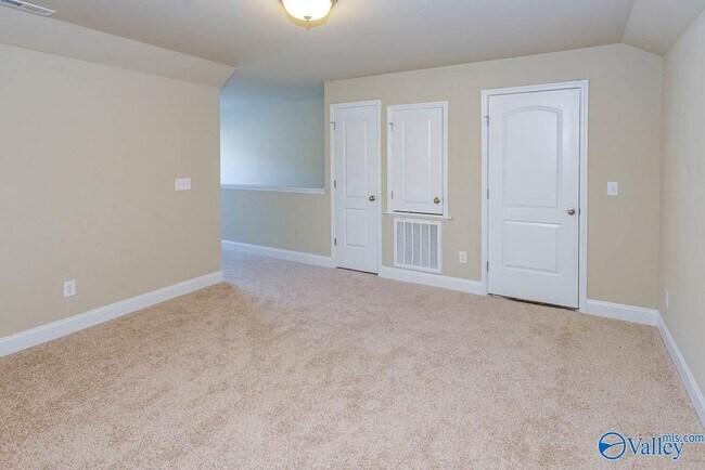 Building Photo - 3031 Greenway Cir SE