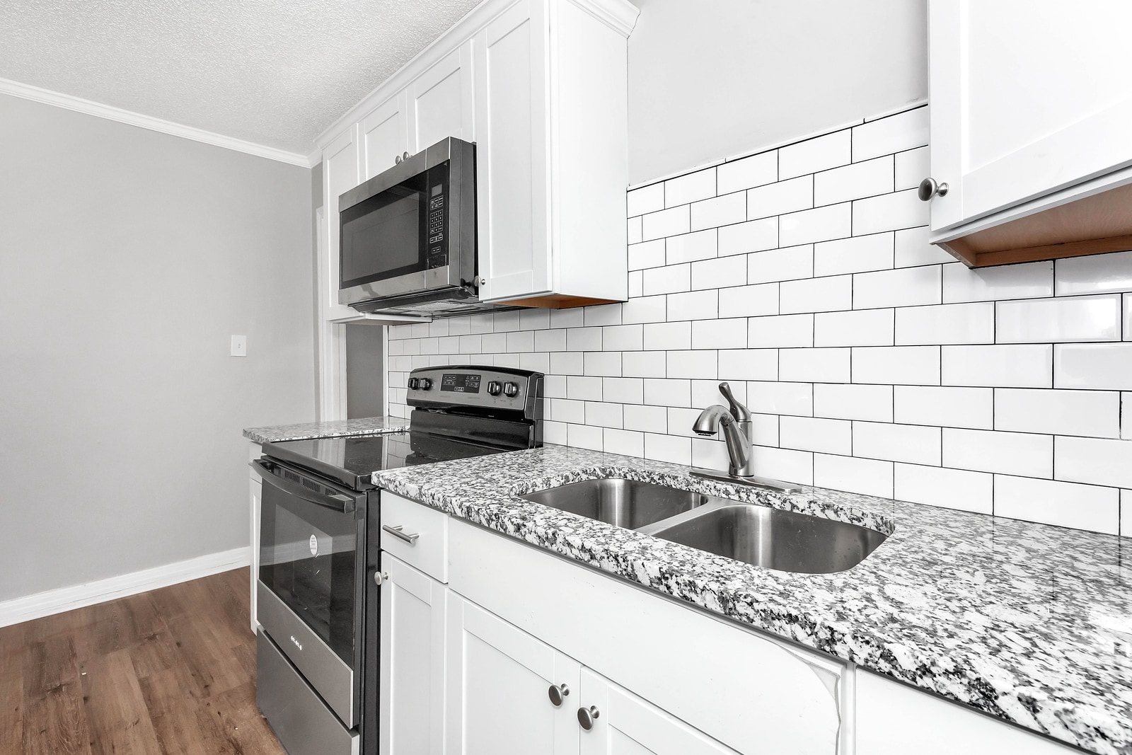 Building Photo - 914 Linwood Dr NW