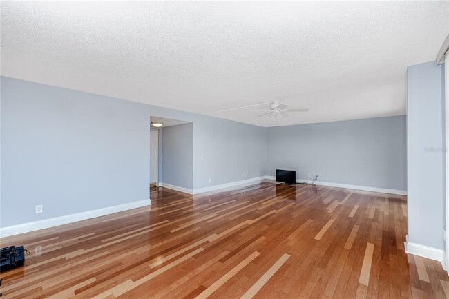 Building Photo - 736 Island Way