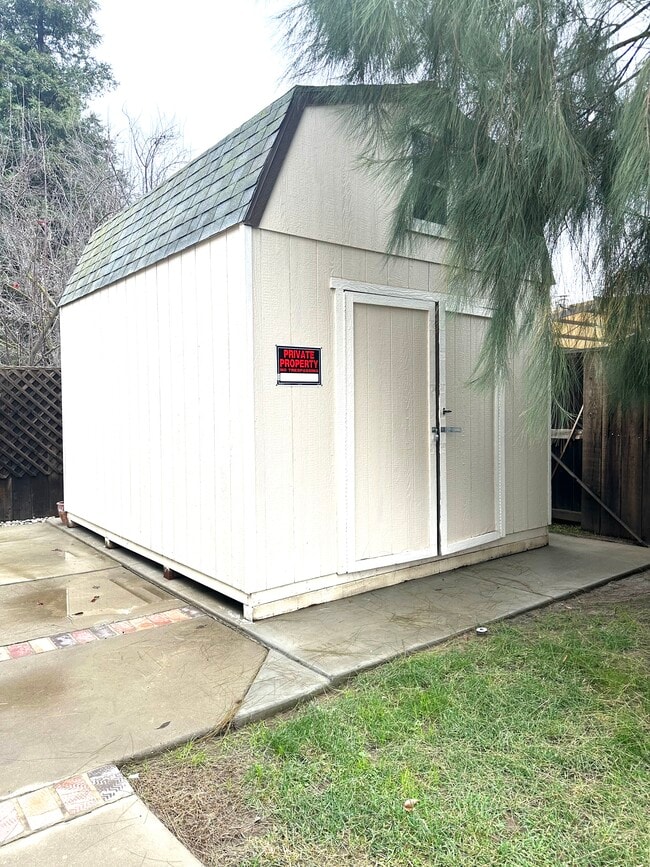 Building Photo - 238 Westbury Ln