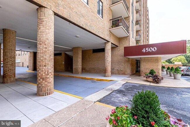 Building Photo - 4500 S Four Mile Run Dr