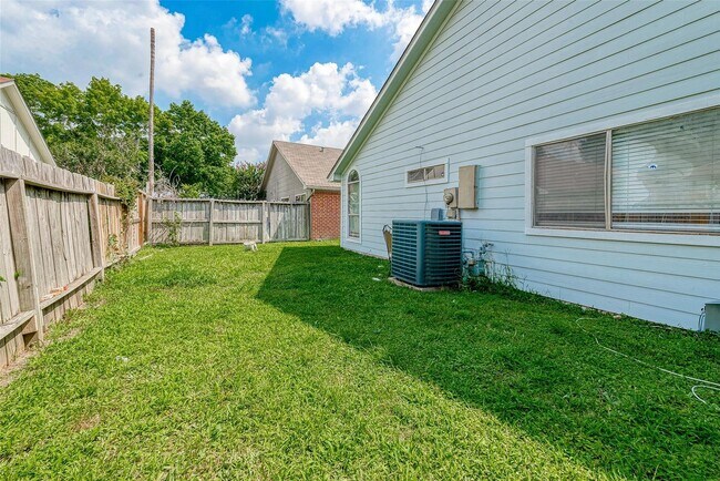 Building Photo - 9310 Corner Oaks Ln