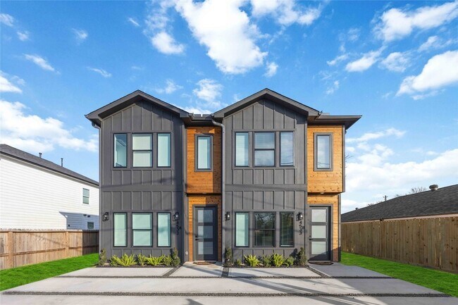 Building Photo - 4533 Larkspur St