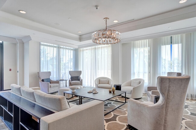 Building Photo - 610 W Las Olas Blvd