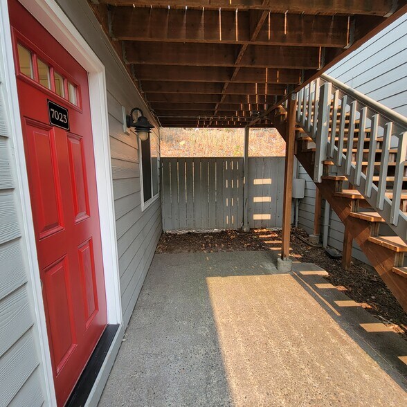 Building Photo - 7023 N Burlington Ave