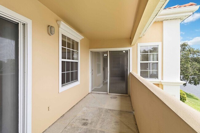 Building Photo - 1020 Villagio Cir