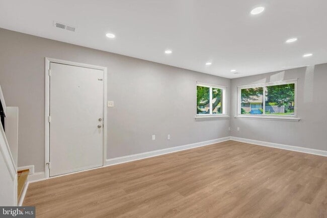 Building Photo - 10676 Myrtle Oak Ct