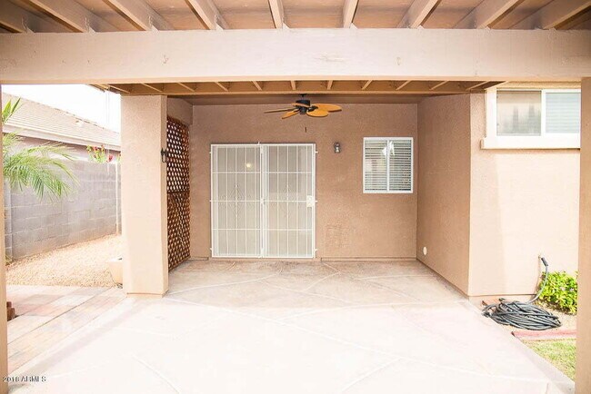 Building Photo - San Tan Ranch Beauty