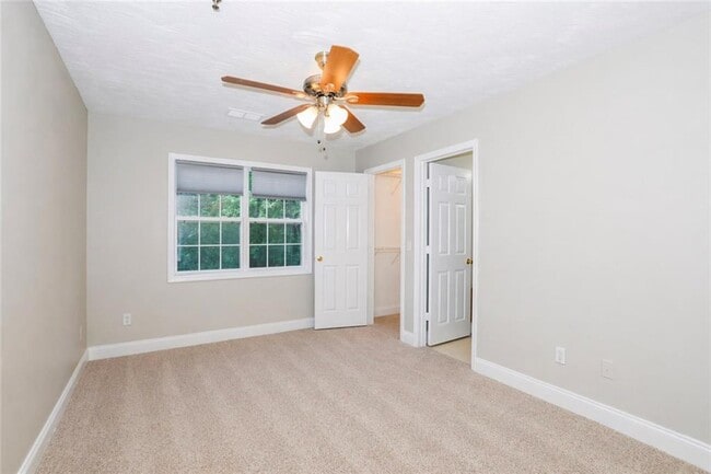 Building Photo - 303 Brookside Way