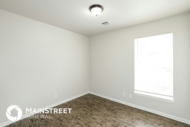 Building Photo - 7303 Oak St