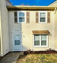 Building Photo - 3 BEDROOM END UNIT TOWNHOUSE FOR RENT IN V...