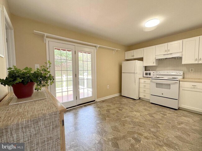 Building Photo - 102 Ridge Ct