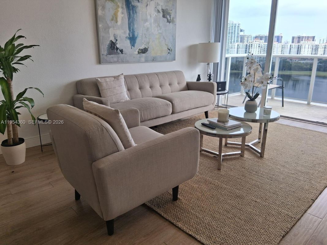 Building Photo - 3625 N Country Club Dr