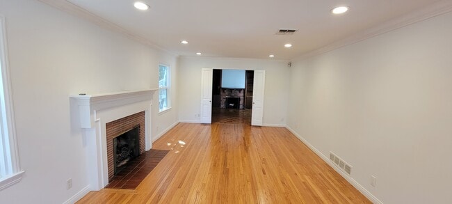 Building Photo - 661 Warner Ave