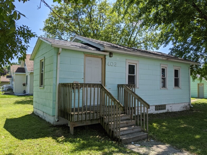 Building Photo - 406 11th St NE