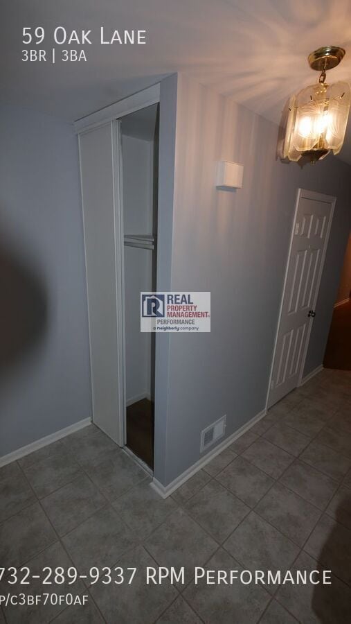 Building Photo - 59 Oak Ln