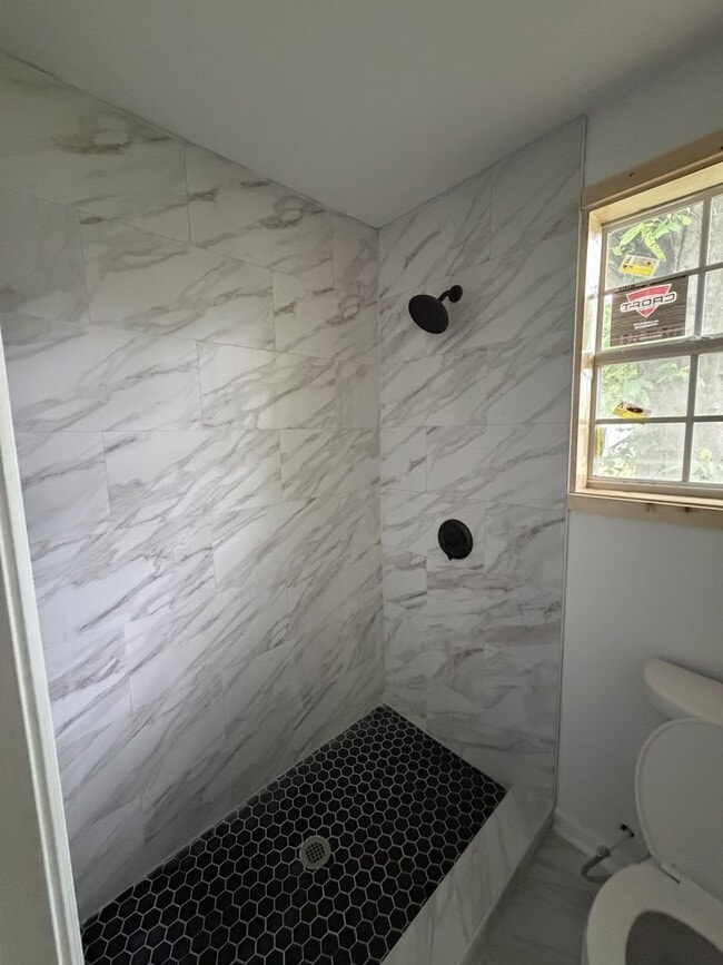 Building Photo - Spacious 3-Bedroom, 2-Bath House – Unfurnished