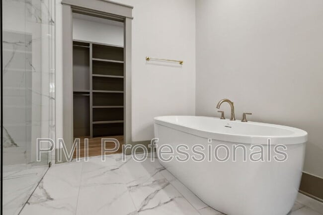 Building Photo - 3419 John Richards Dr