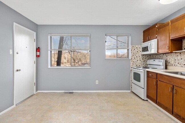 Building Photo - 2-Bedroom Apartment Coming Soon!