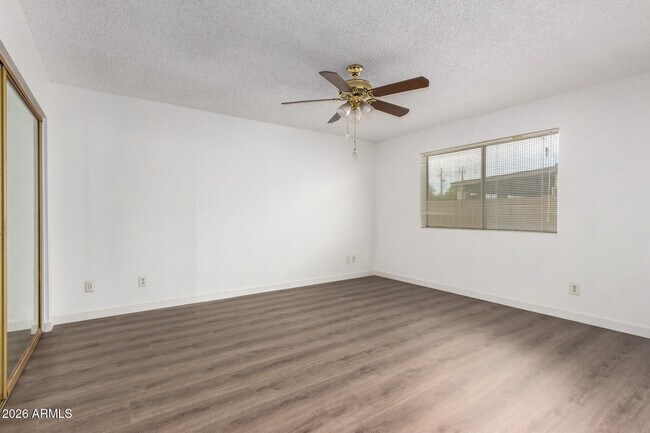 Building Photo - 5055 W Vogel Ave