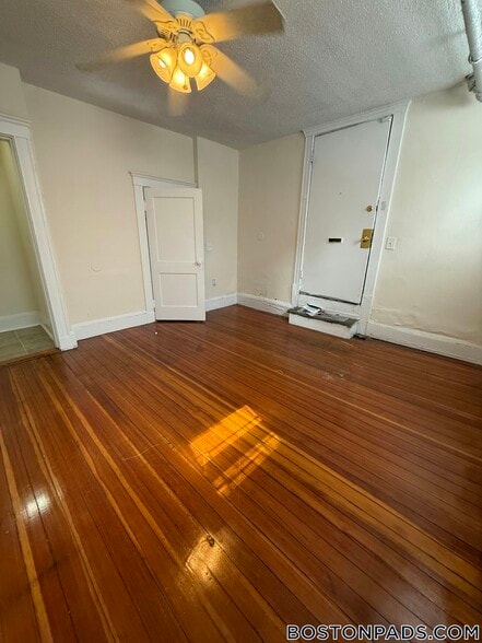 Building Photo - 17 Barrows St