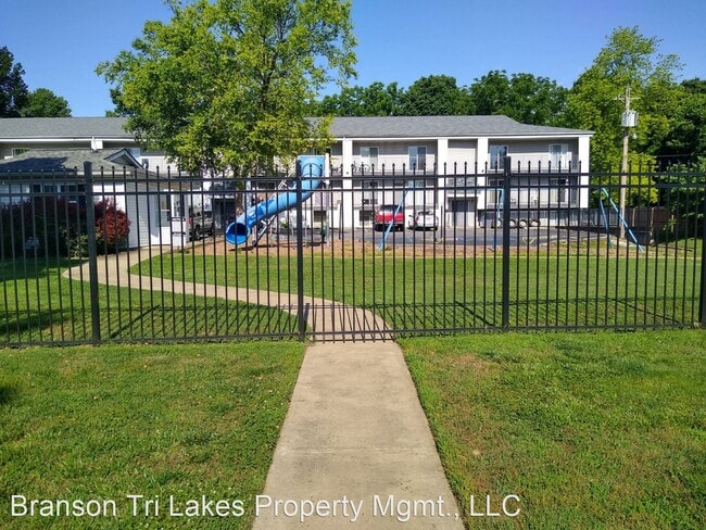 Building Photo - 865 S Douglas Ave