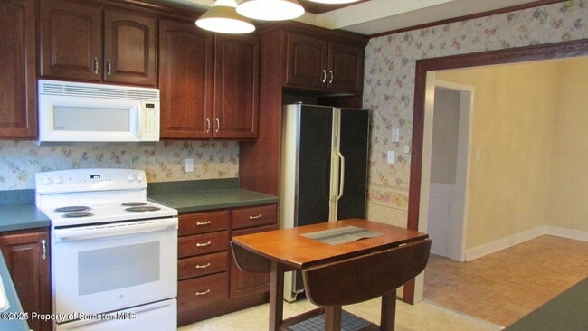 Building Photo - 217 Crown Ave