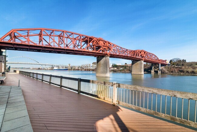 Building Photo - McCormick Pier - 1 bed/1 bath w/new paint/balcony/parking/pool/hot tub/bbq pit