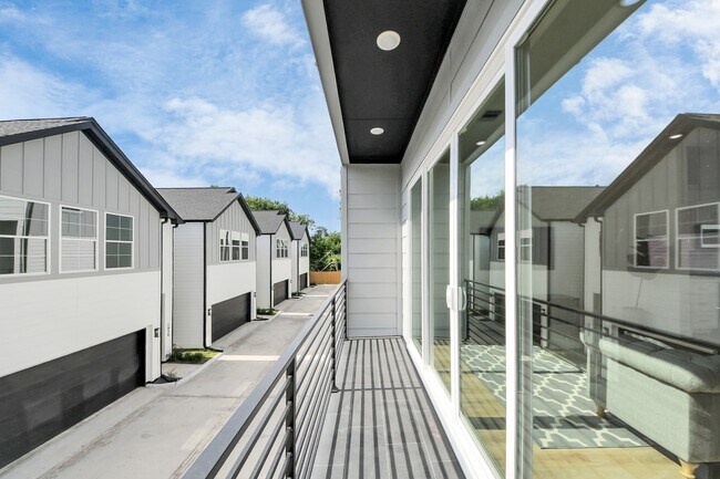 Building Photo - 2424 Harrington St