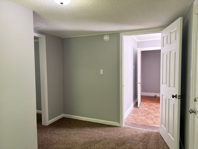 Building Photo - Great Location! Large Home with 3 bedrooms...