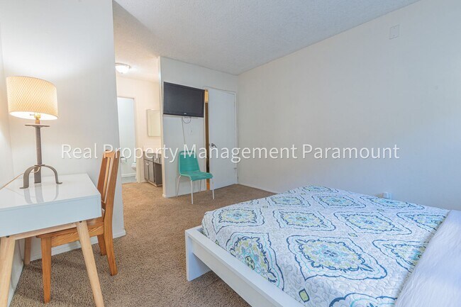 Building Photo - Amazing 2 bed 2 bath