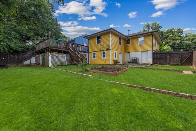 Building Photo - 844 Deckner Ave SW