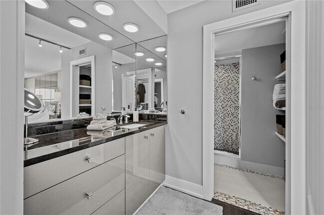 Building Photo - 2295 Gulf of Mexico Dr