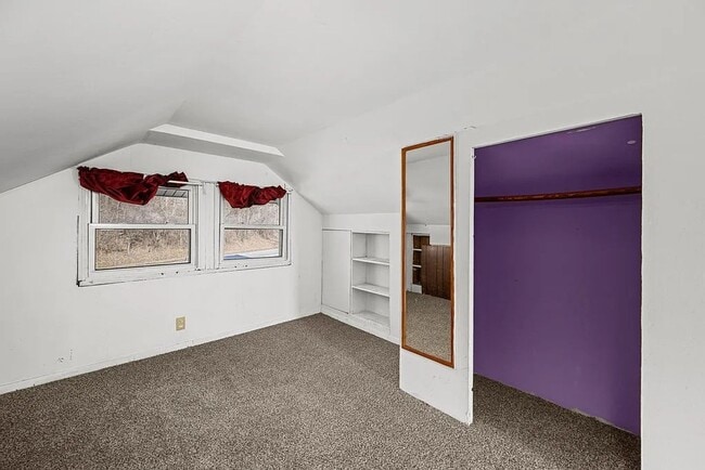 Building Photo - 2025 S Bluff Blvd