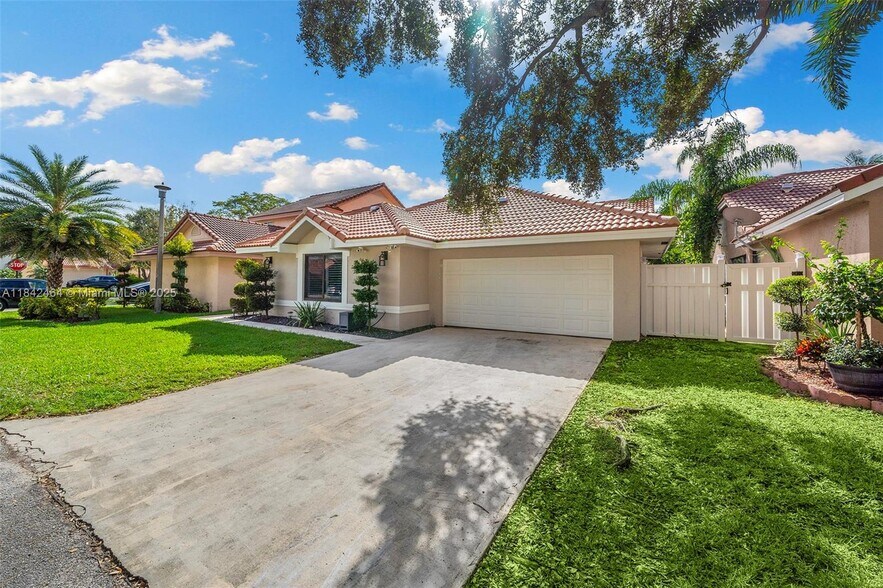 Building Photo - 9420 NW 18th Pl