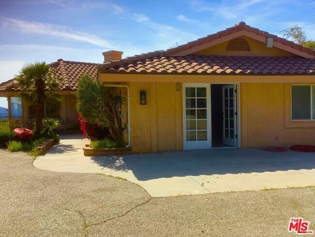 Building Photo - 9557 1/2 Hierba Rd